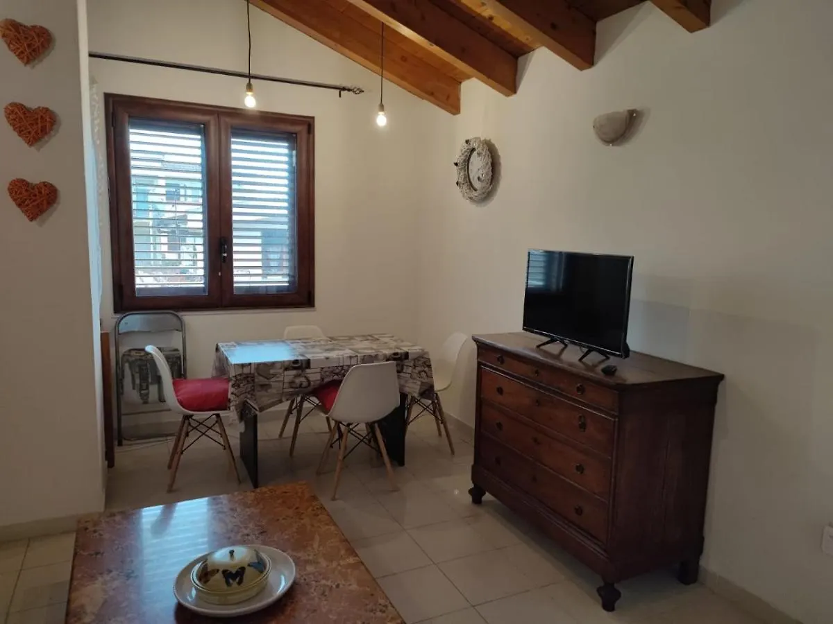 Cagliari Elmas Airport Beautiful Mansarda Appartement Assemini 0*,  Italië